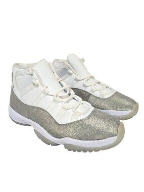 Jordan Women's AR0715-100 11 Retro Vast White Metallic Silver Size 8.5M